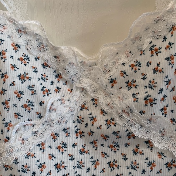 3/$30 ditsy floral lace cami top - Picture 5 of 6